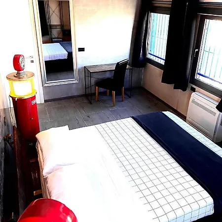 Tech Hotel *
