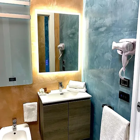 Tech Hotel *