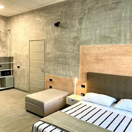 Tech Hotel *