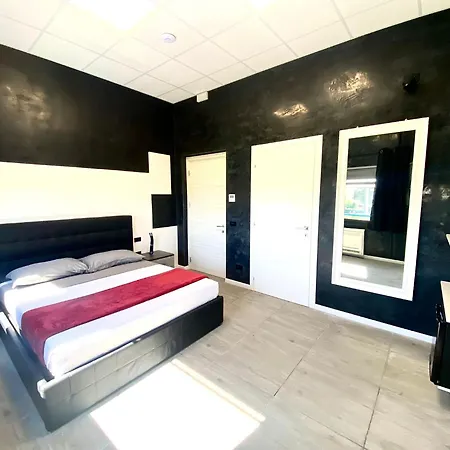 Tech Hotel *