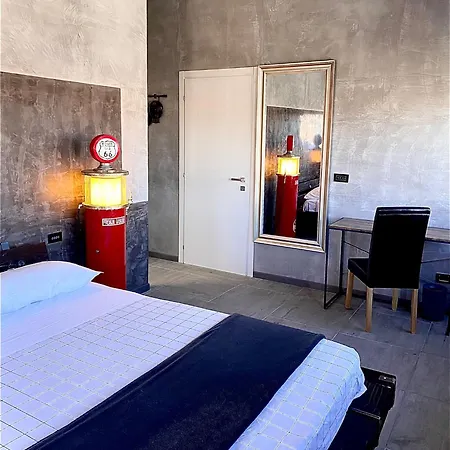 Tech Hotel *